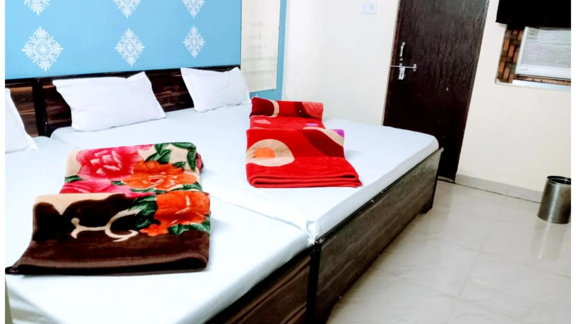 Hotel Shivay # Guest House Near Kashi Vishwanath Temple - A Premium Hotel In Varanasi